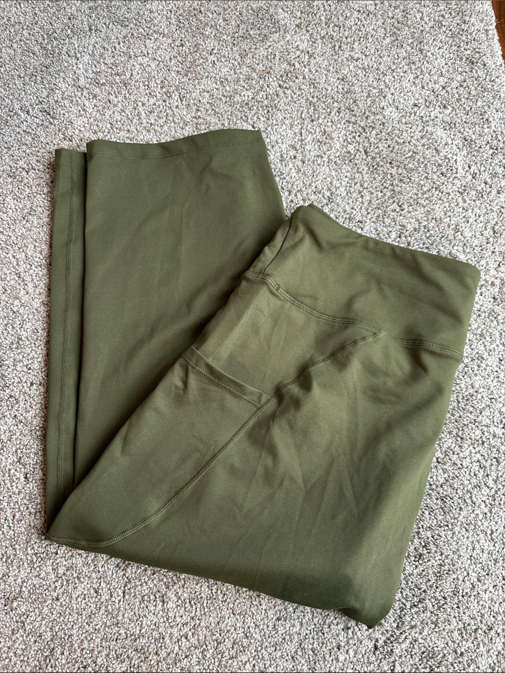 Baleaf Olive Green Women's Capris with Side Pocket